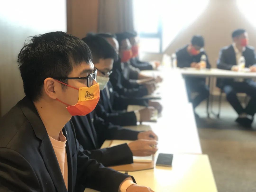 坚锋®组织党员干部和员工共同收看党的二十大开幕会盛况