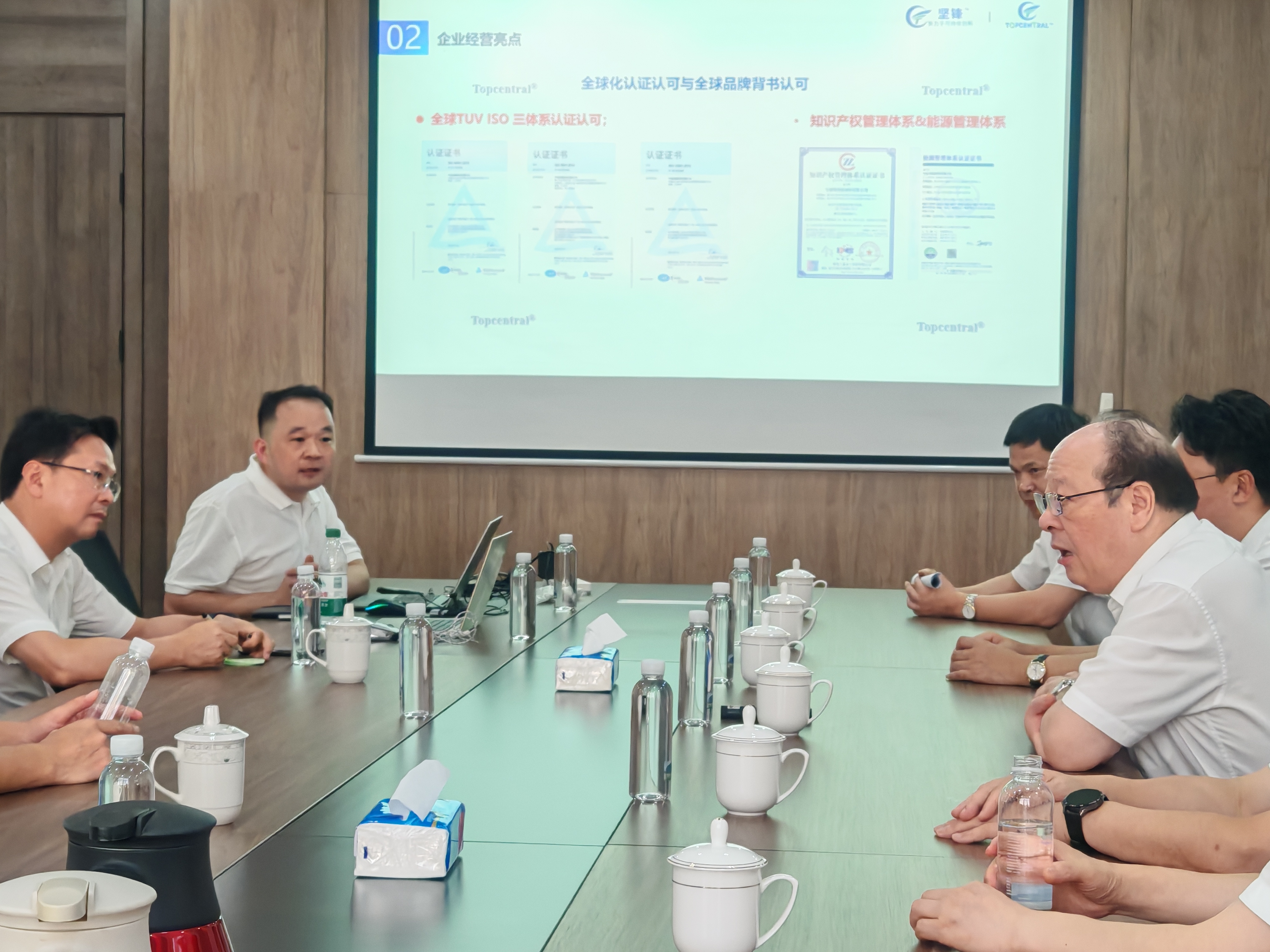 彭佳学一行莅临考察“海洋伙伴”环保舱及坚锋® 调研生态环境保护工作