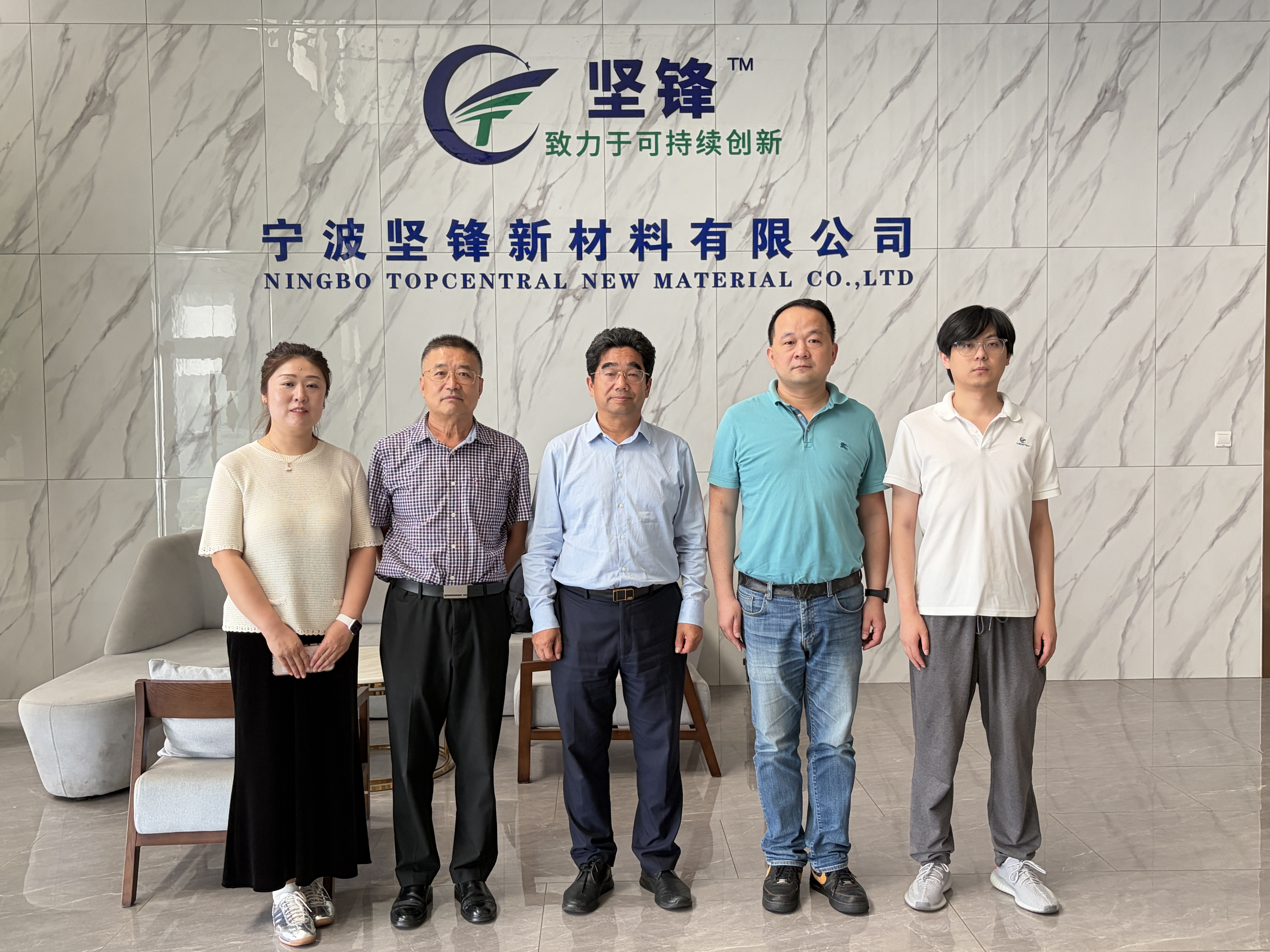 中国合成树脂协会理事长何盛宝一行莅临坚锋交流指导