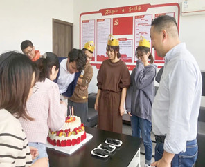 员工关爱丨秋风习习硕果香 坚锋®举办三季度员工生日会 全力冲刺四季度